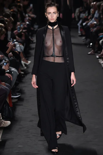 Look 28